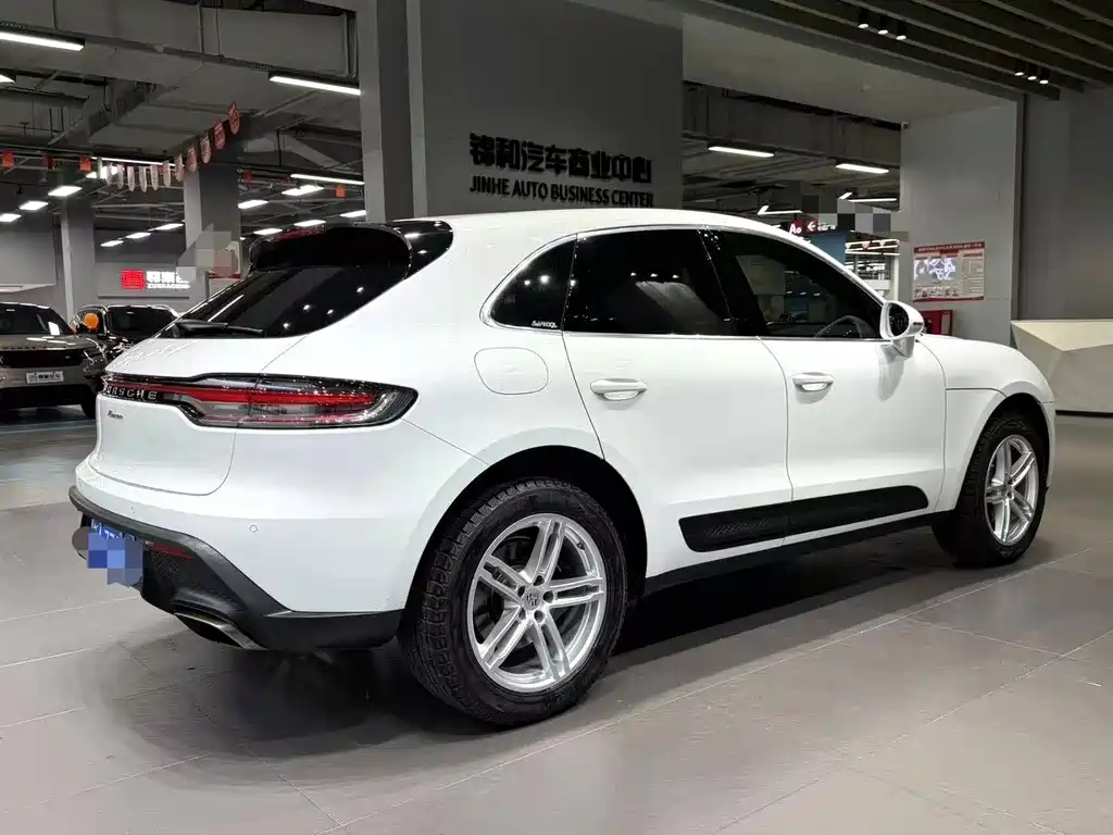 PORSCHE MACAN