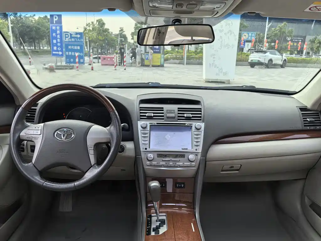 Toyota Camry — миниатюра 10
