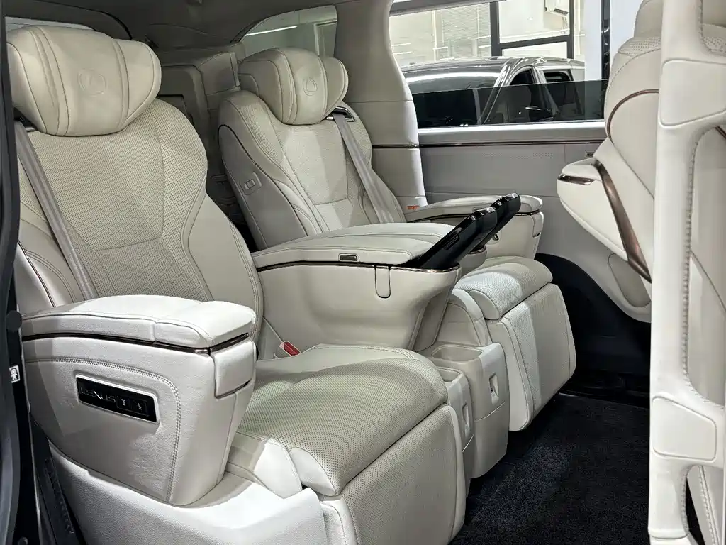 Lexus LM — миниатюра 15