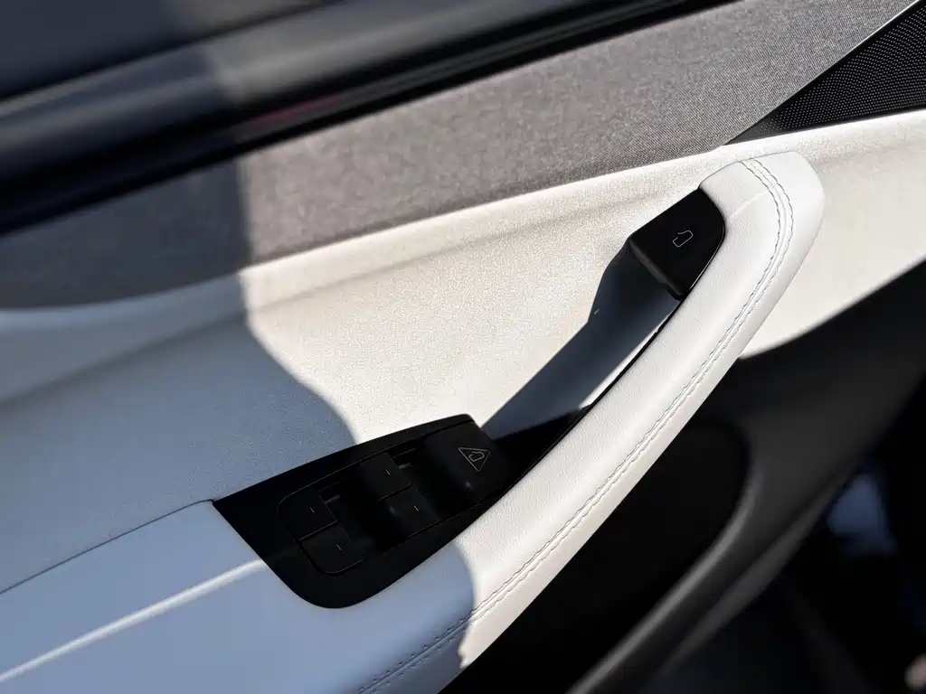 Tesla Model Y L — миниатюра 14