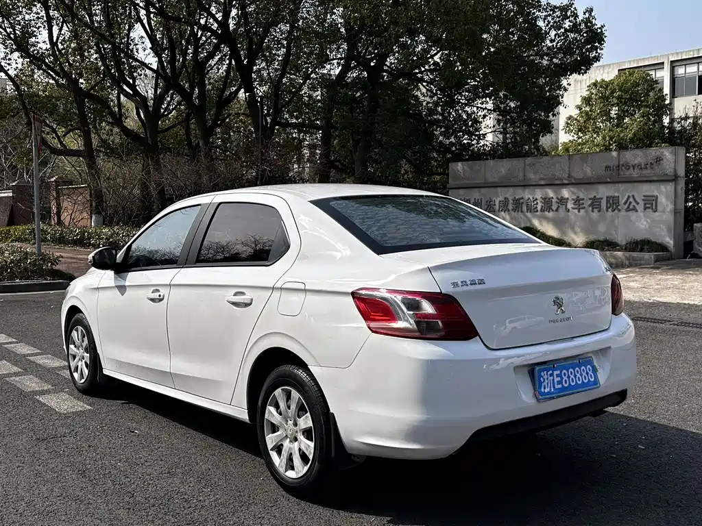 Peugeot 301 2016 1.6L MT Comfort