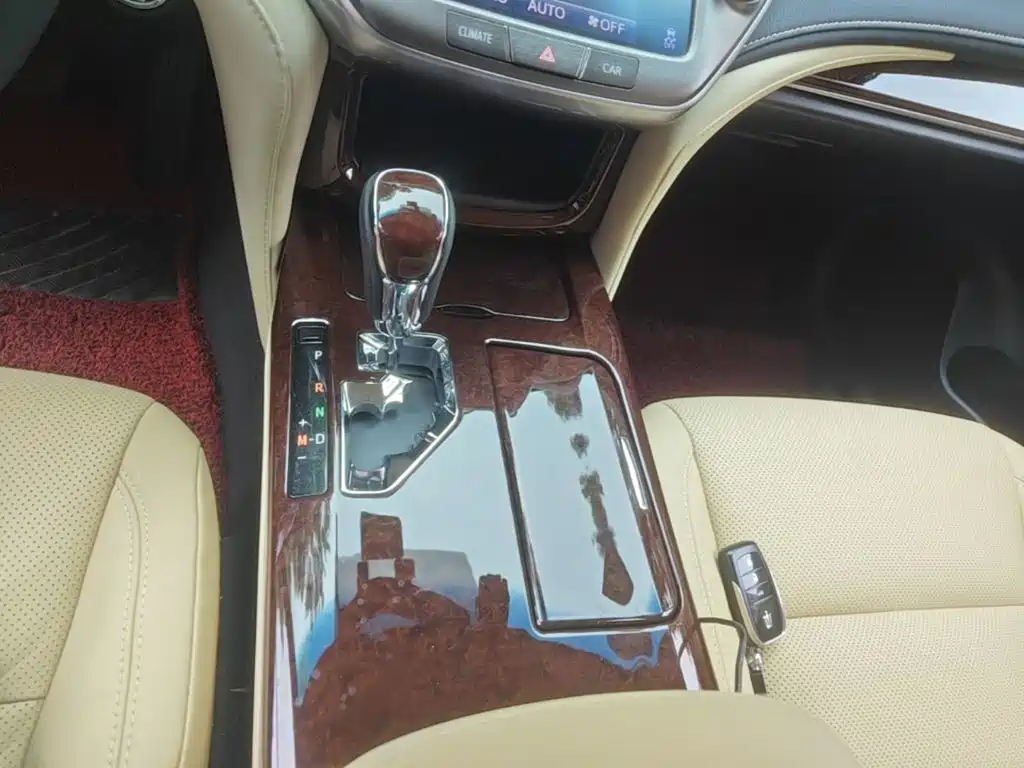 Toyota Crown — миниатюра 14
