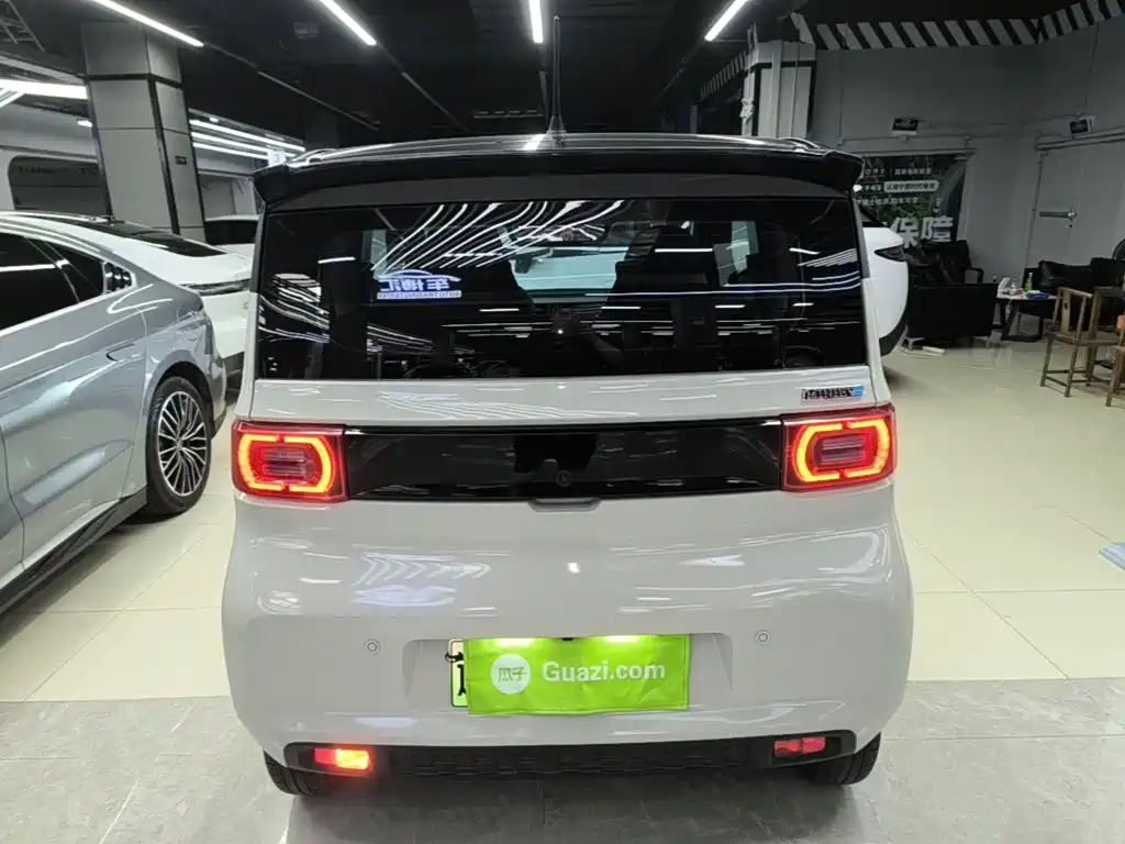 Wuling MINIEV — миниатюра 6