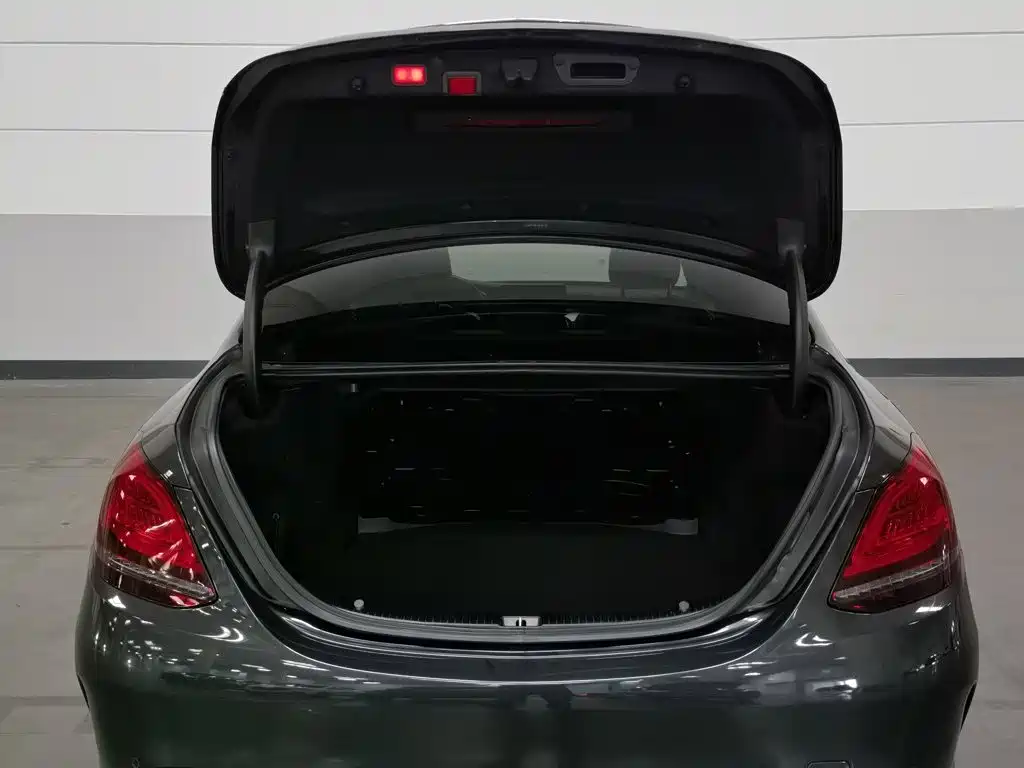Mercedes-Benz C-Class — миниатюра 16