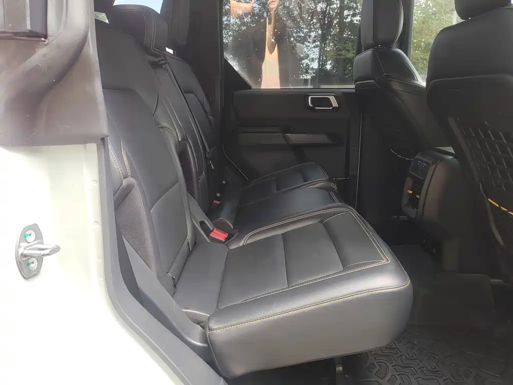 Ford Bronco — миниатюра 8