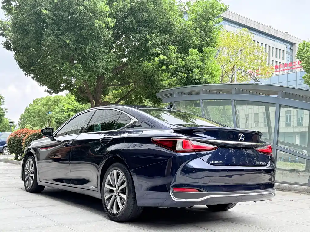 Lexus ES — миниатюра 5