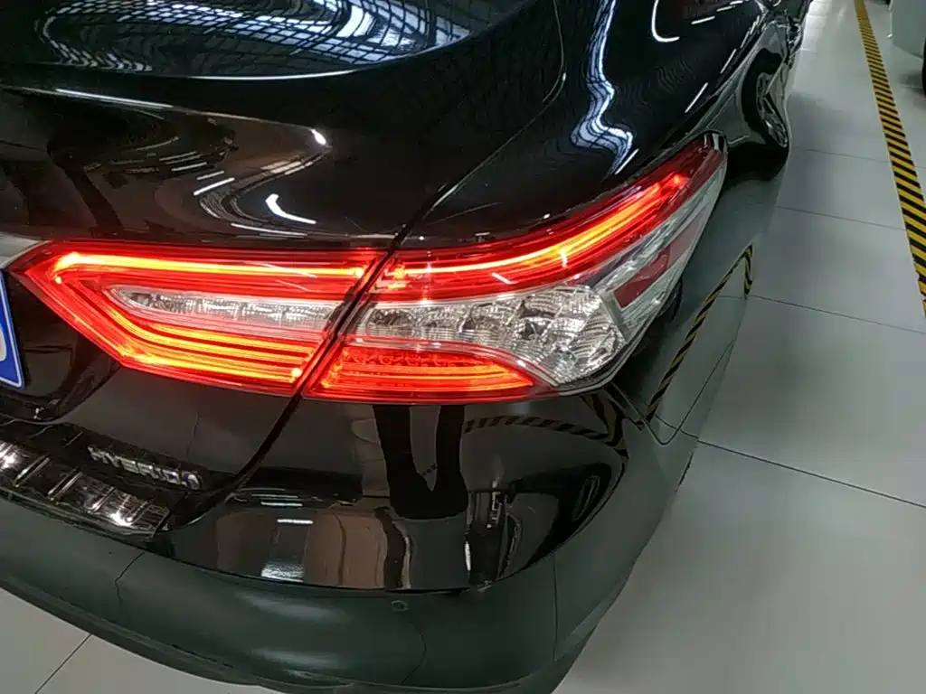 Toyota Camry — миниатюра 8