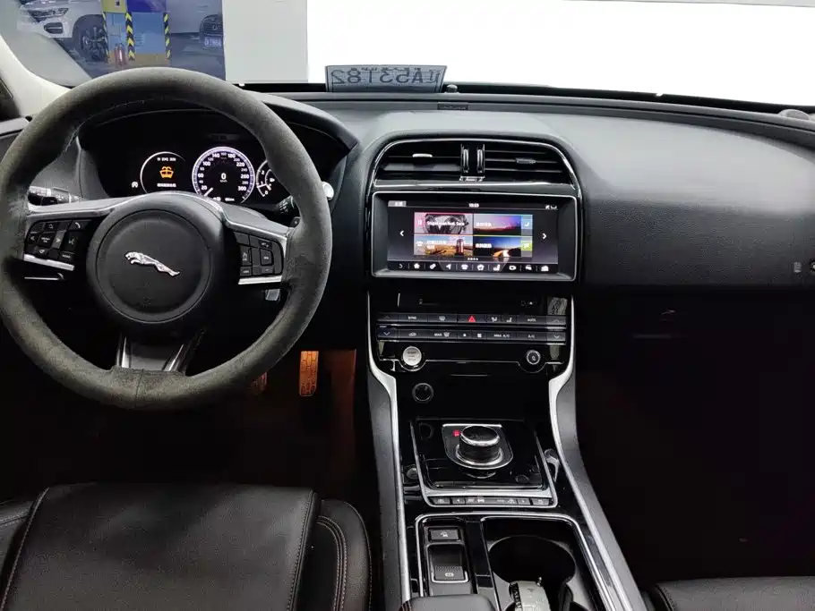 Jaguar XEL — миниатюра 12