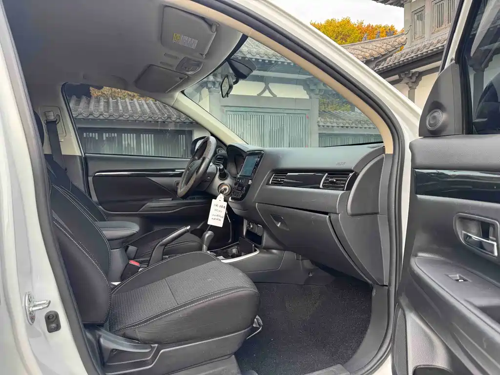 Mitsubishi Outlander — миниатюра 10