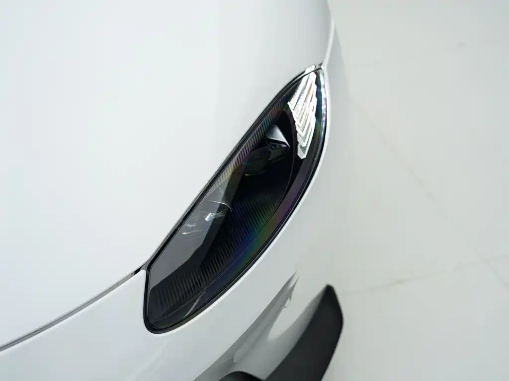Aston Martin V8 Vantage — миниатюра 8
