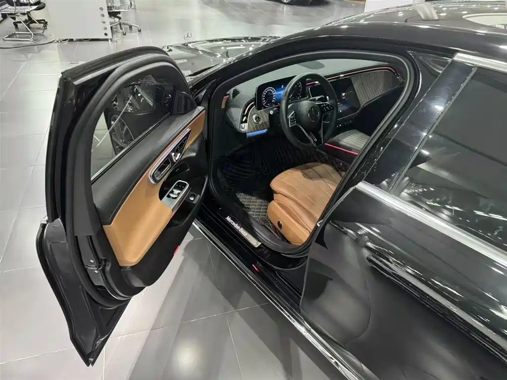 Mercedes-Benz E-Class — миниатюра 13
