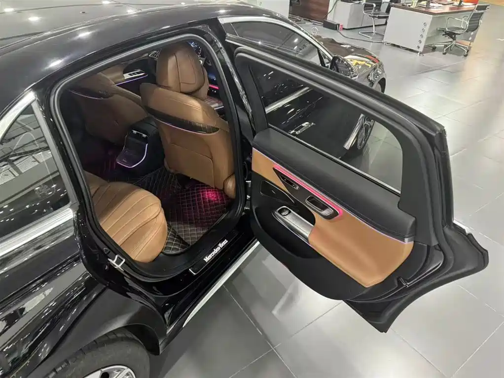 Mercedes-Benz E-Class — миниатюра 18