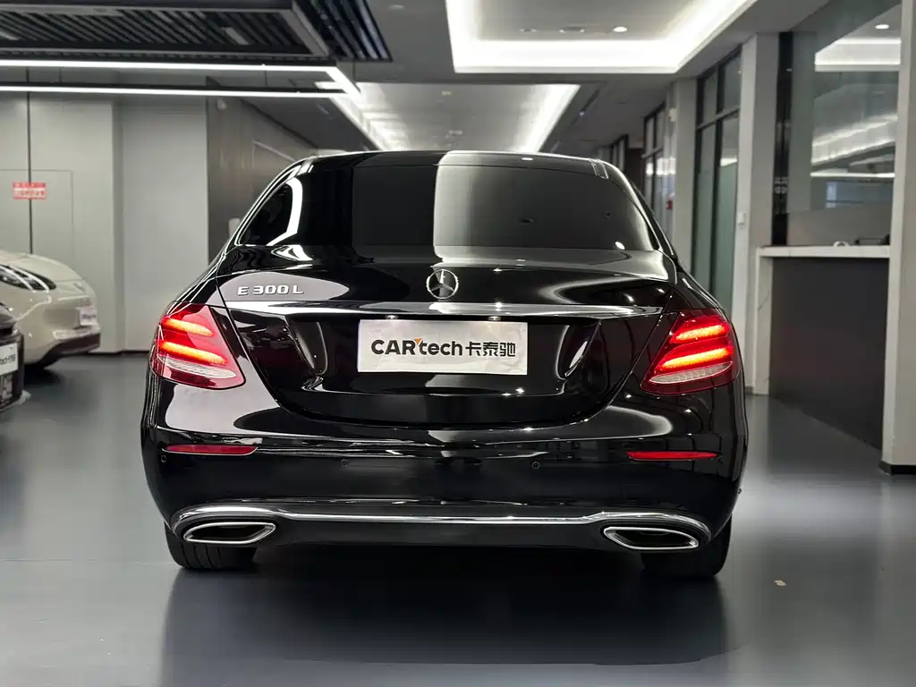 Mercedes-Benz E-Class — миниатюра 5