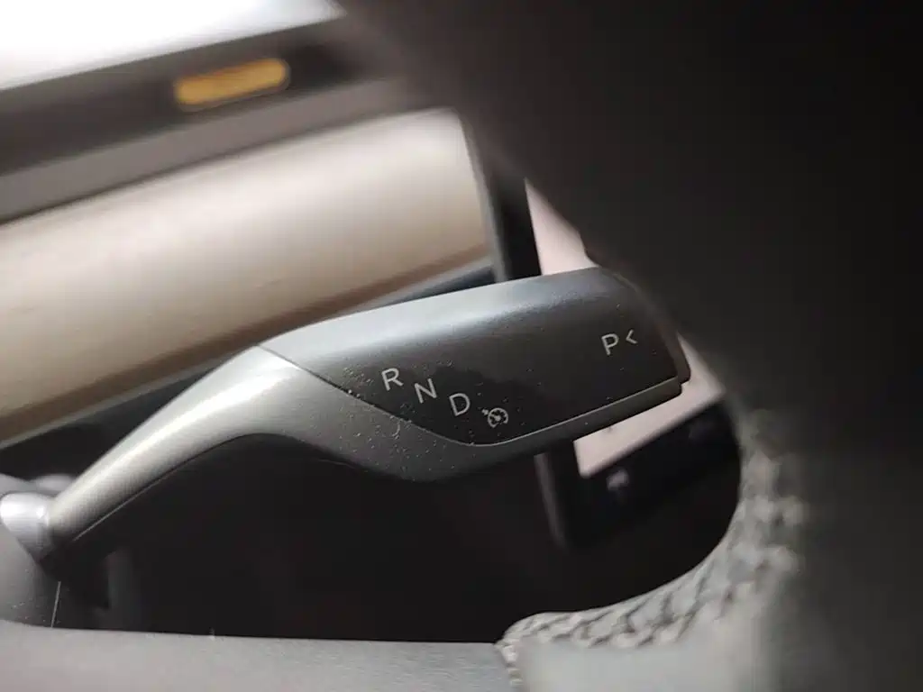 Tesla Model Y — миниатюра 14