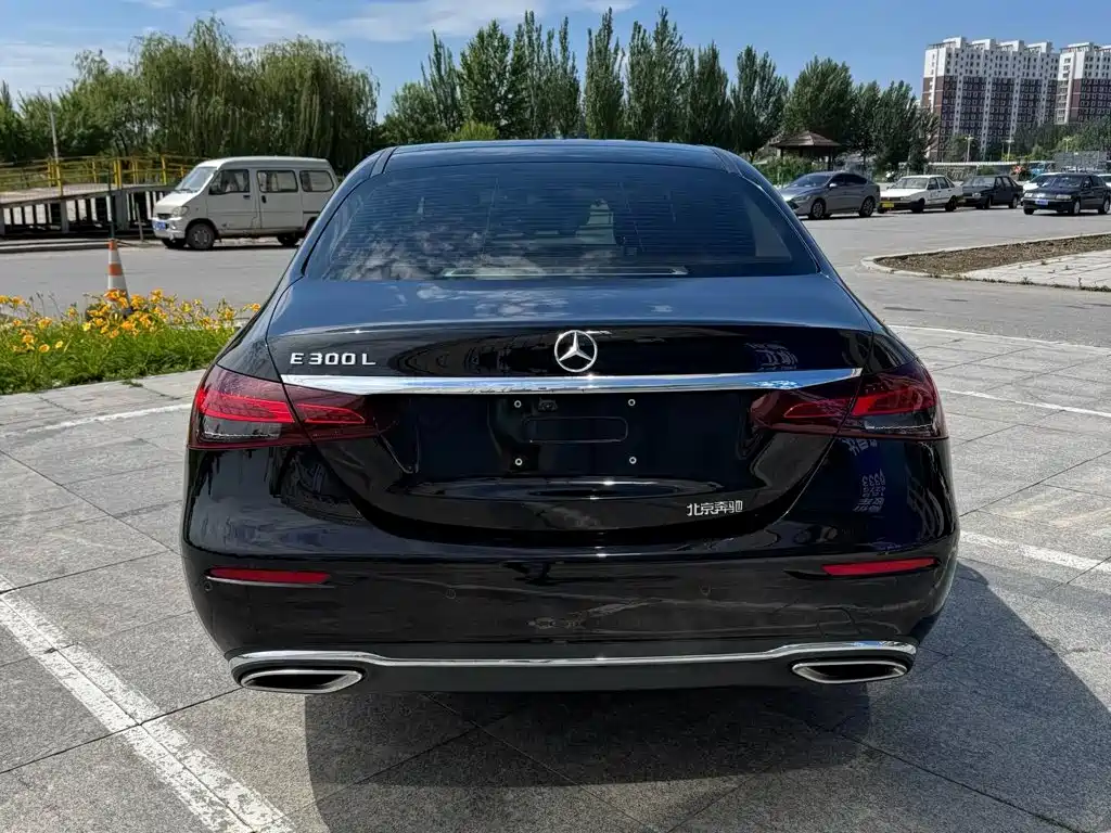 Mercedes-Benz E-Class — миниатюра 5