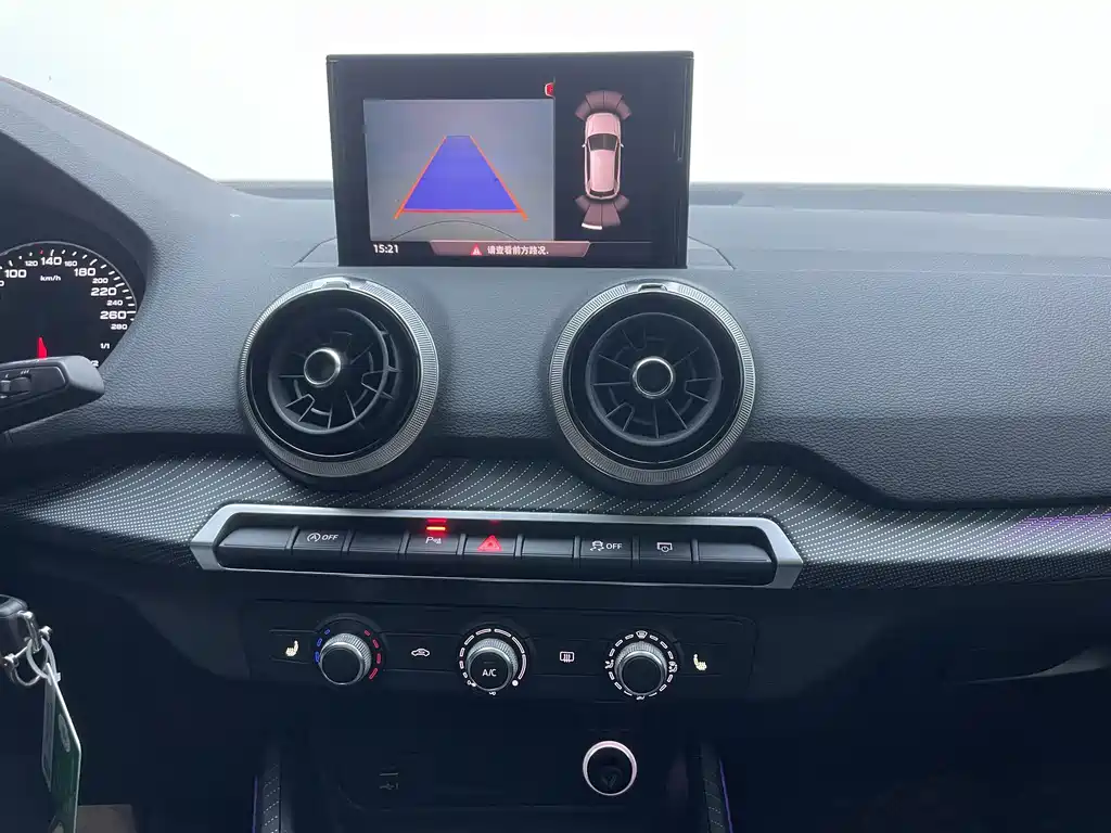 Audi Q2L — миниатюра 11