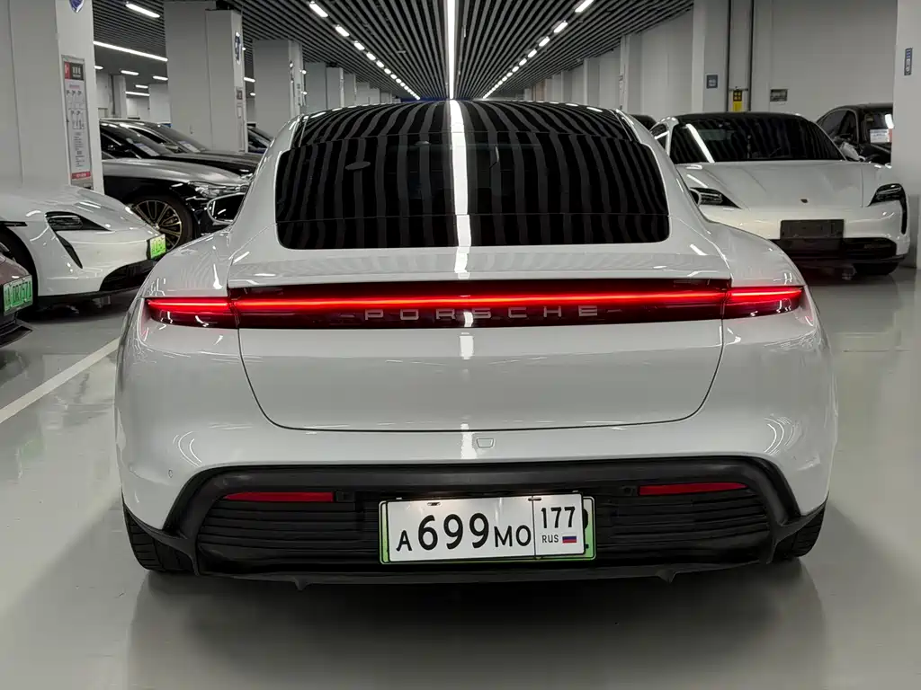 Porsche Taycan — миниатюра 6