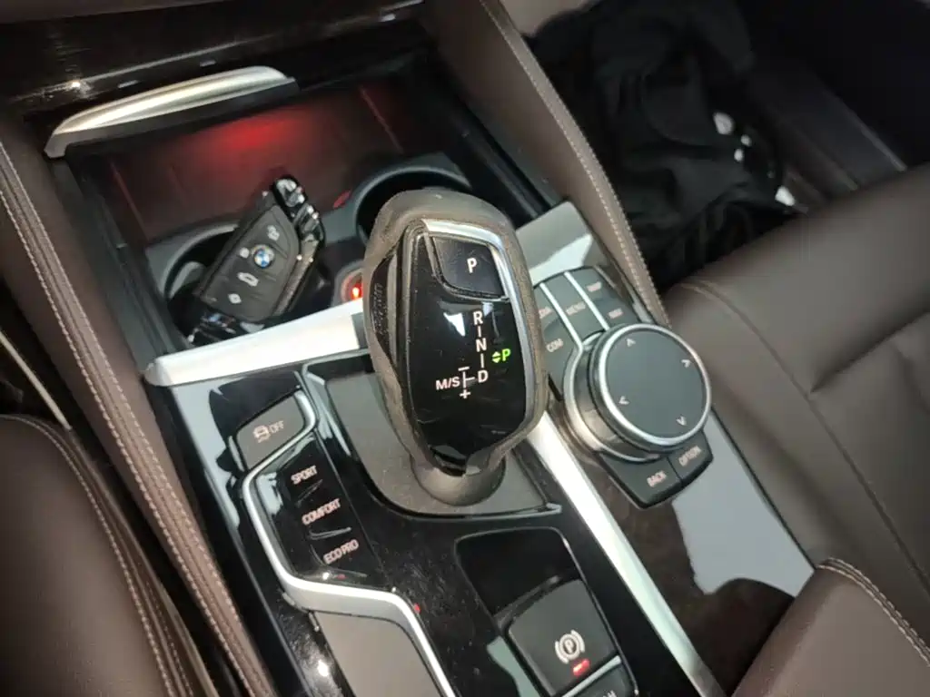 BMW 5 Series — миниатюра 14