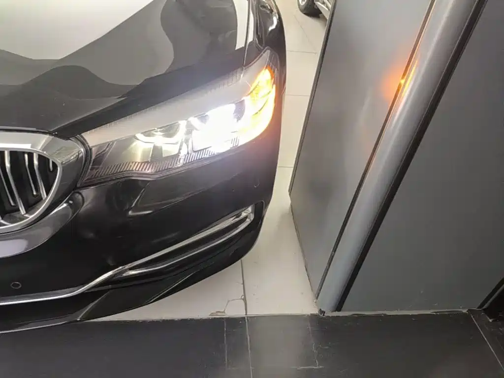 BMW 5 Series — миниатюра 24