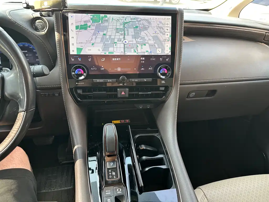 Toyota Alphard — миниатюра 13