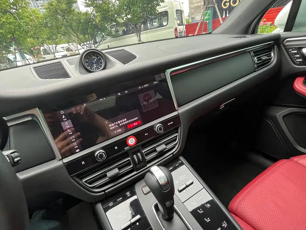 Porsche Macan — миниатюра 10