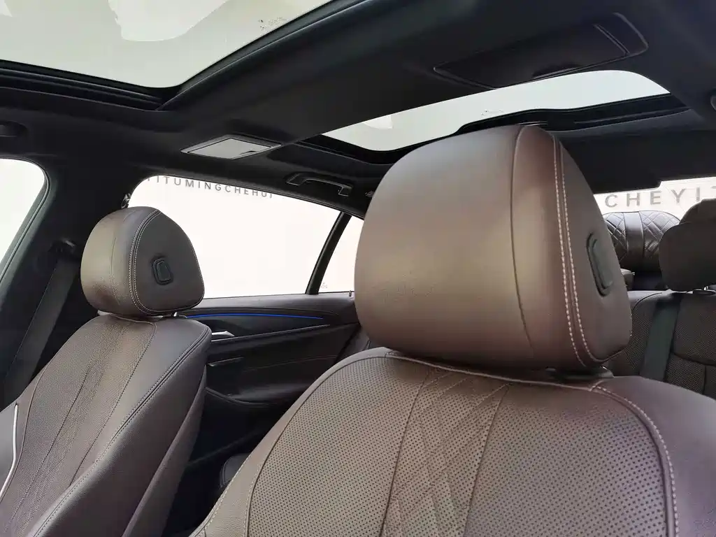 BMW 5 Series — миниатюра 16