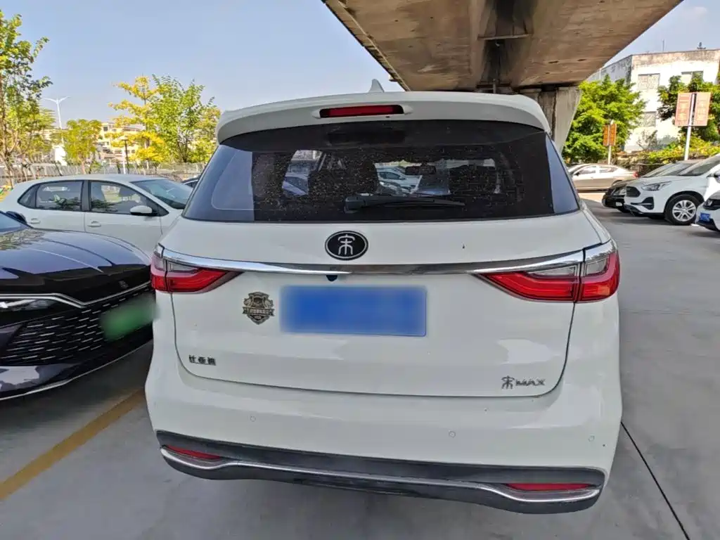 BYD MAX — миниатюра 6