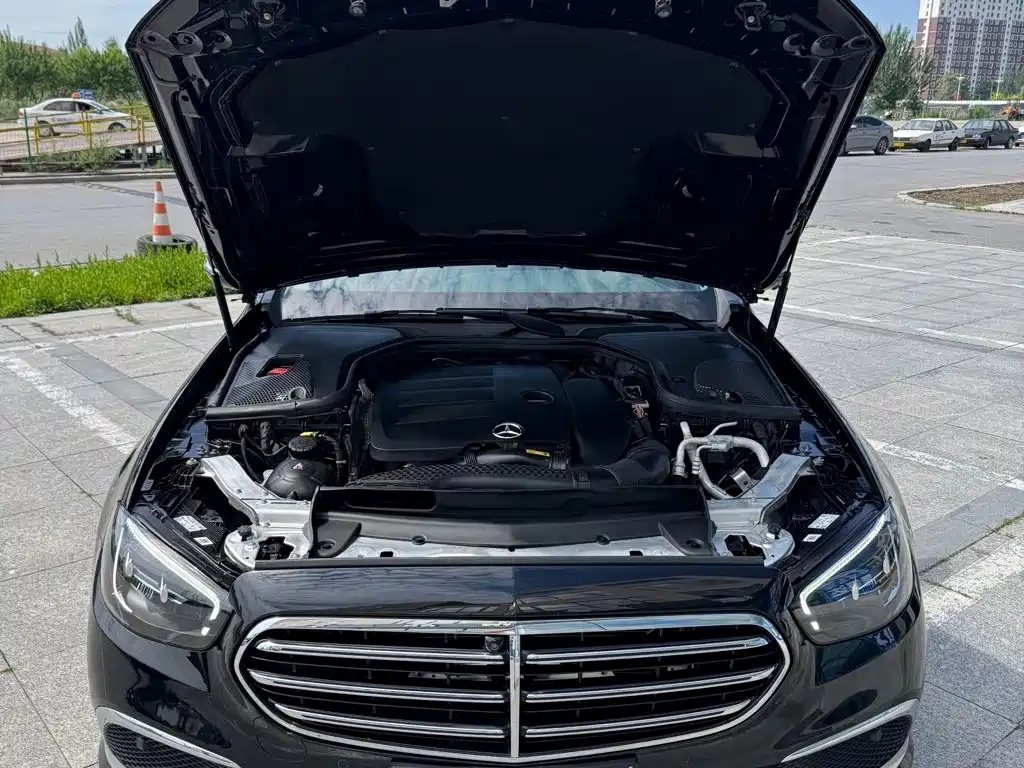 Mercedes-Benz E-Class — миниатюра 7