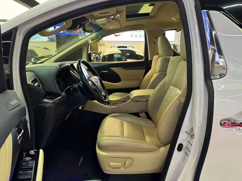 Toyota Vellfire — миниатюра 4