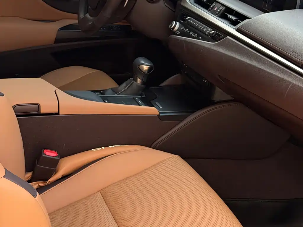 Lexus ES — миниатюра 22