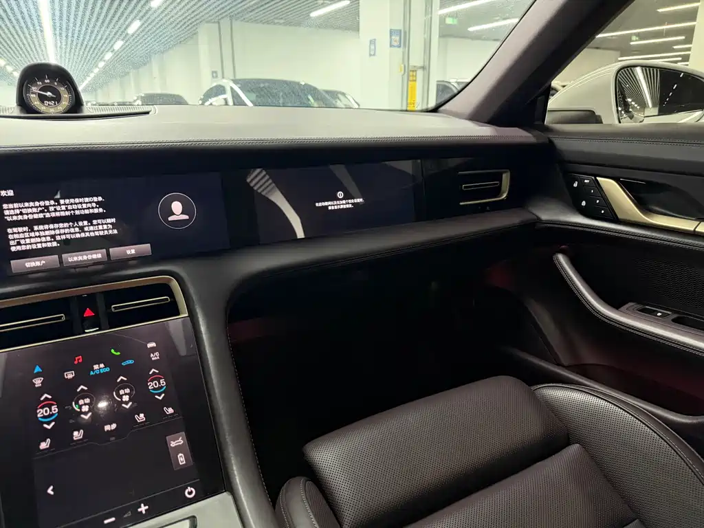 Porsche Taycan — миниатюра 10