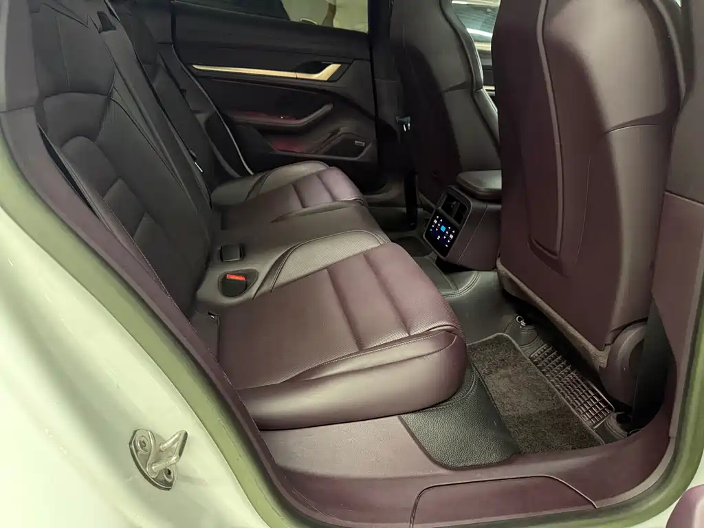 Porsche Taycan — миниатюра 13
