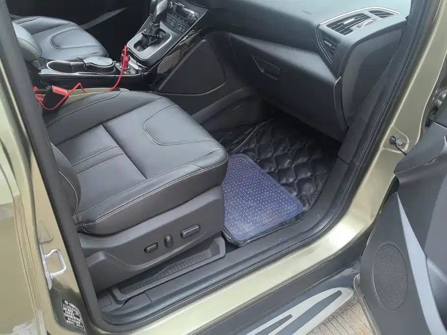 Ford Kuga — миниатюра 8