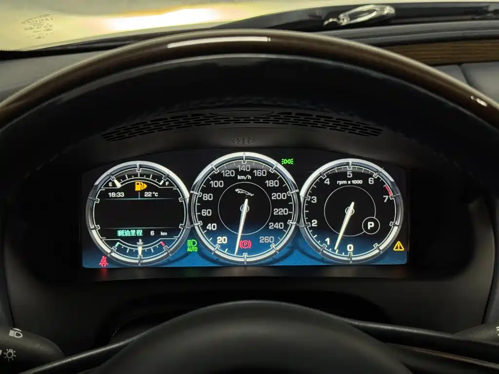 Jaguar XJ — миниатюра 10