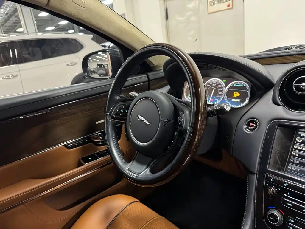 Jaguar XJ — миниатюра 29