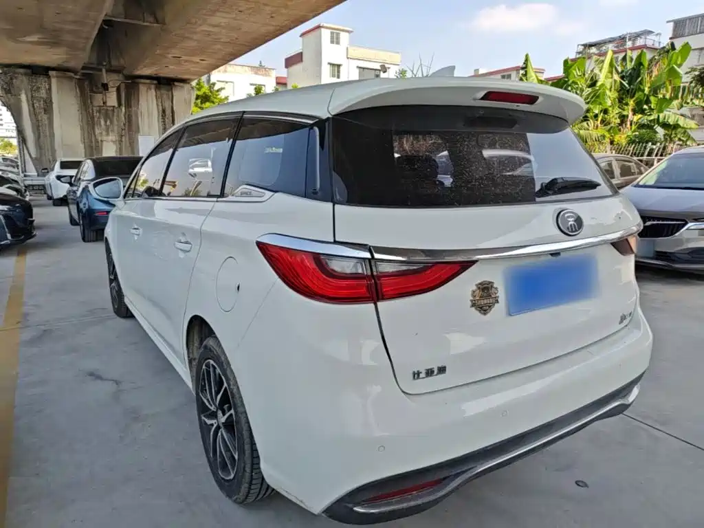 BYD MAX — миниатюра 5