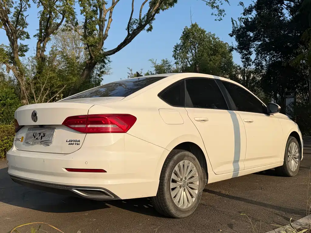 Volkswagen Lavida — миниатюра 6