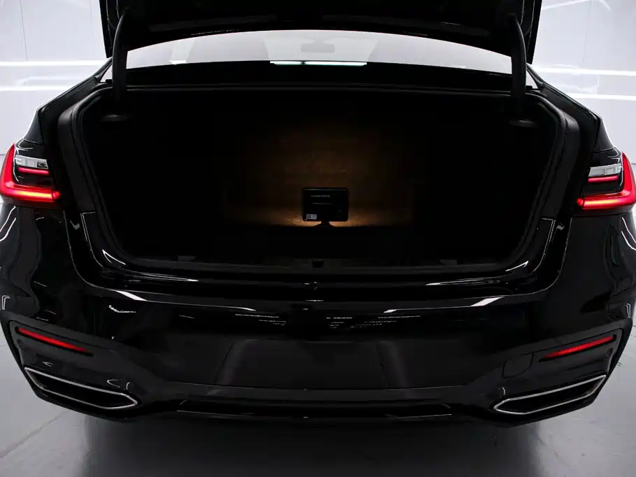 BMW 7 Series — миниатюра 20