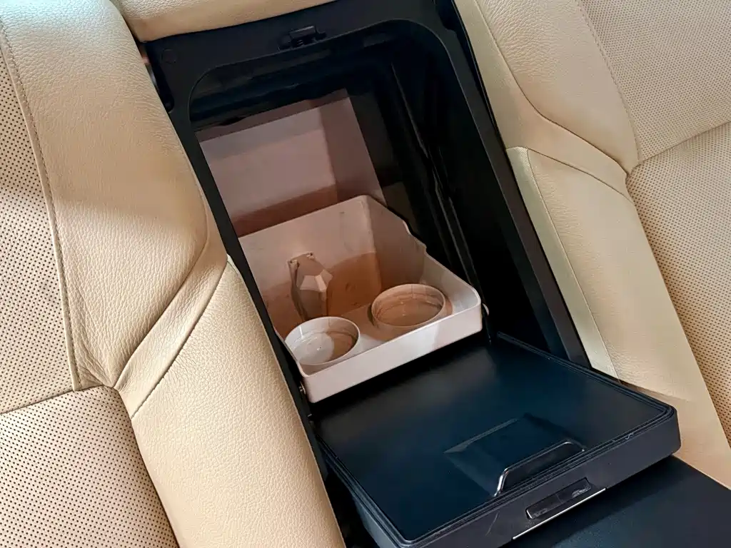BMW 7 Series — миниатюра 22