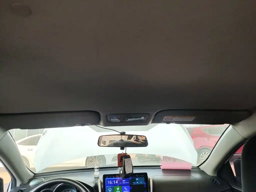 Toyota Yaris L — миниатюра 18
