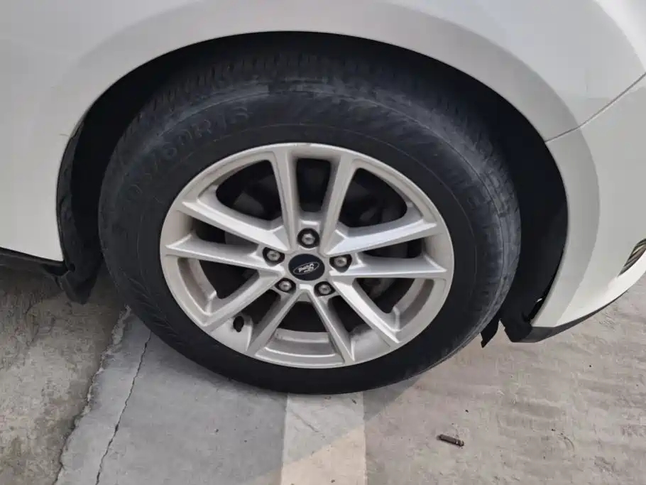 Ford Focus — миниатюра 6