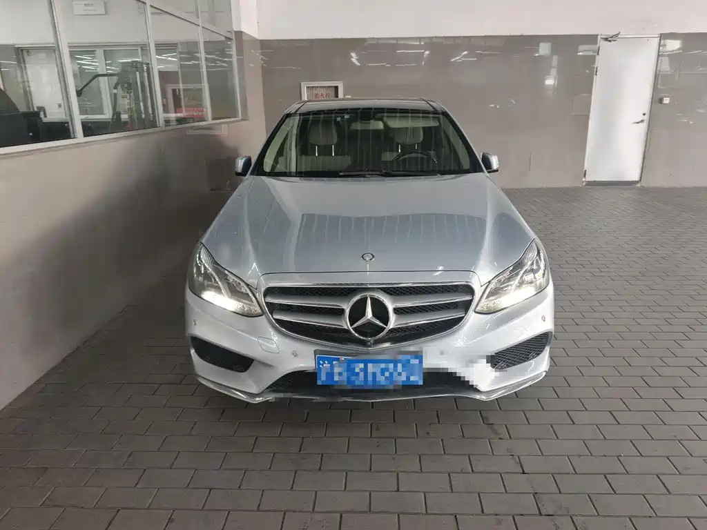 Mercedes-Benz E-Class — миниатюра 2