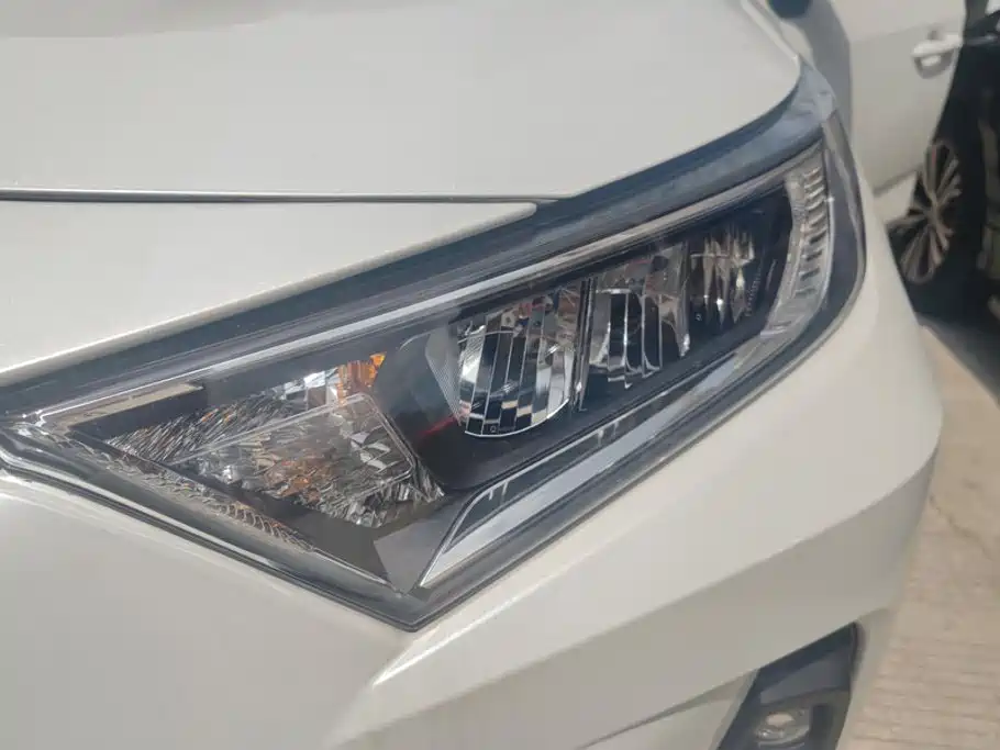 Toyota RAV4 — миниатюра 5