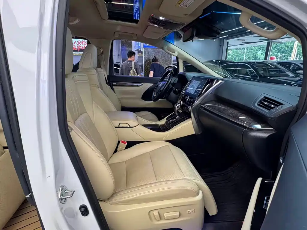 Toyota Vellfire — миниатюра 7