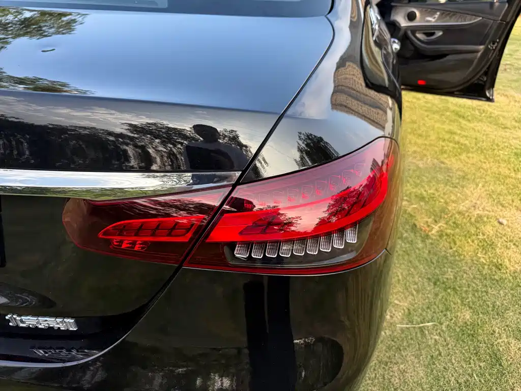 Mercedes-Benz E-Class — миниатюра 16