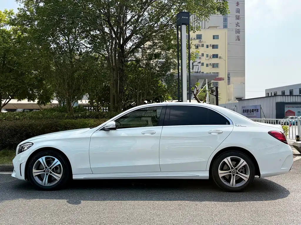 Mercedes-Benz C-Class — миниатюра 4