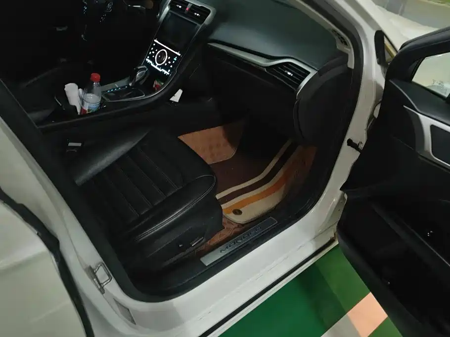 Ford Mondeo — миниатюра 8