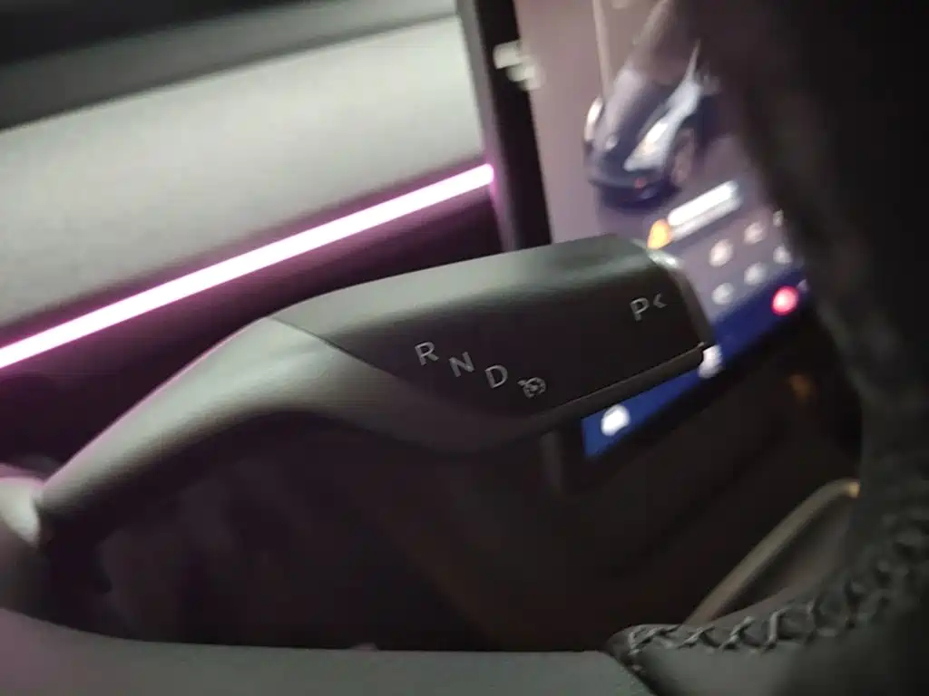 Tesla Model Y — миниатюра 14