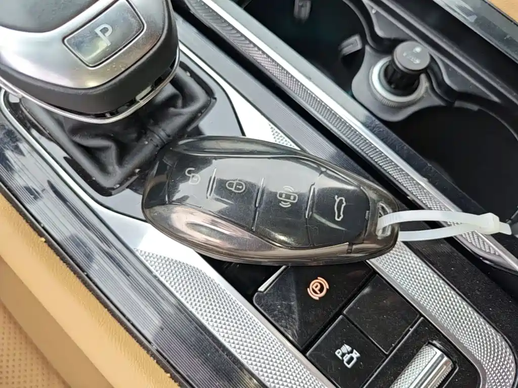 Hongqi Hongqi H5 — миниатюра 9