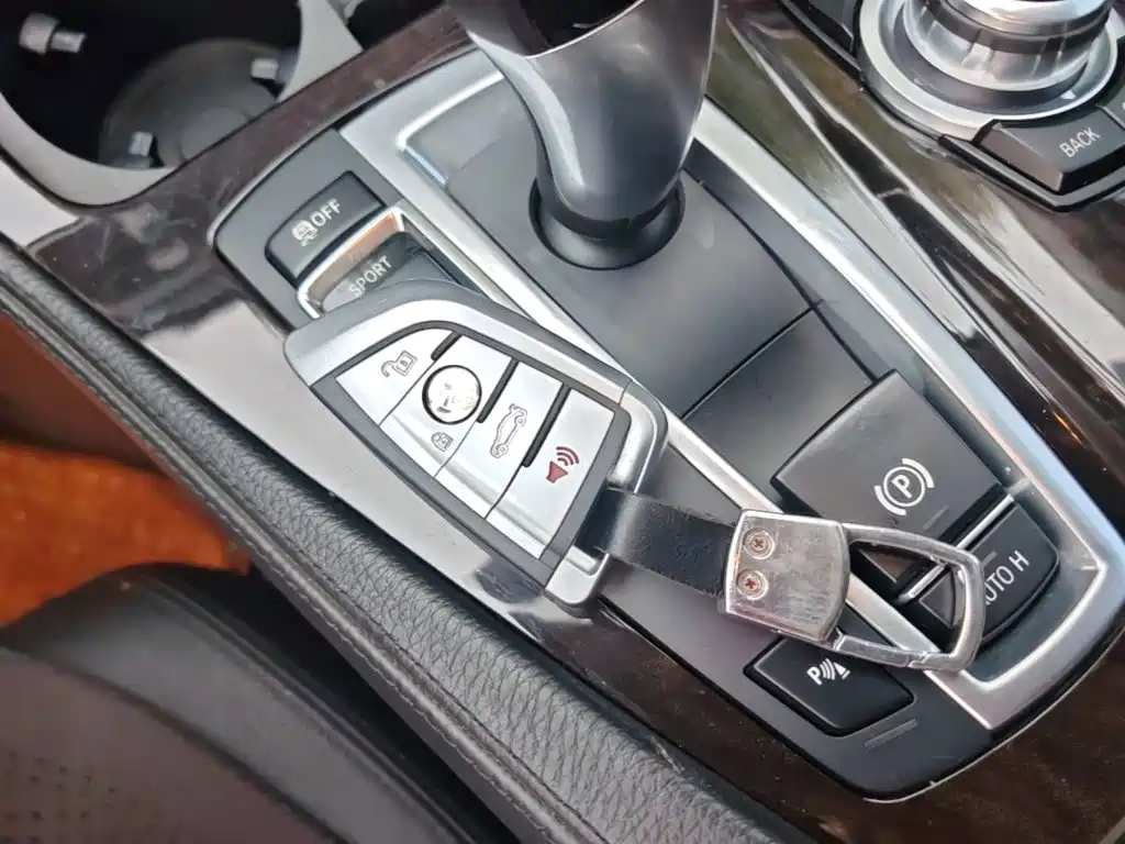 BMW 5 Series — миниатюра 9
